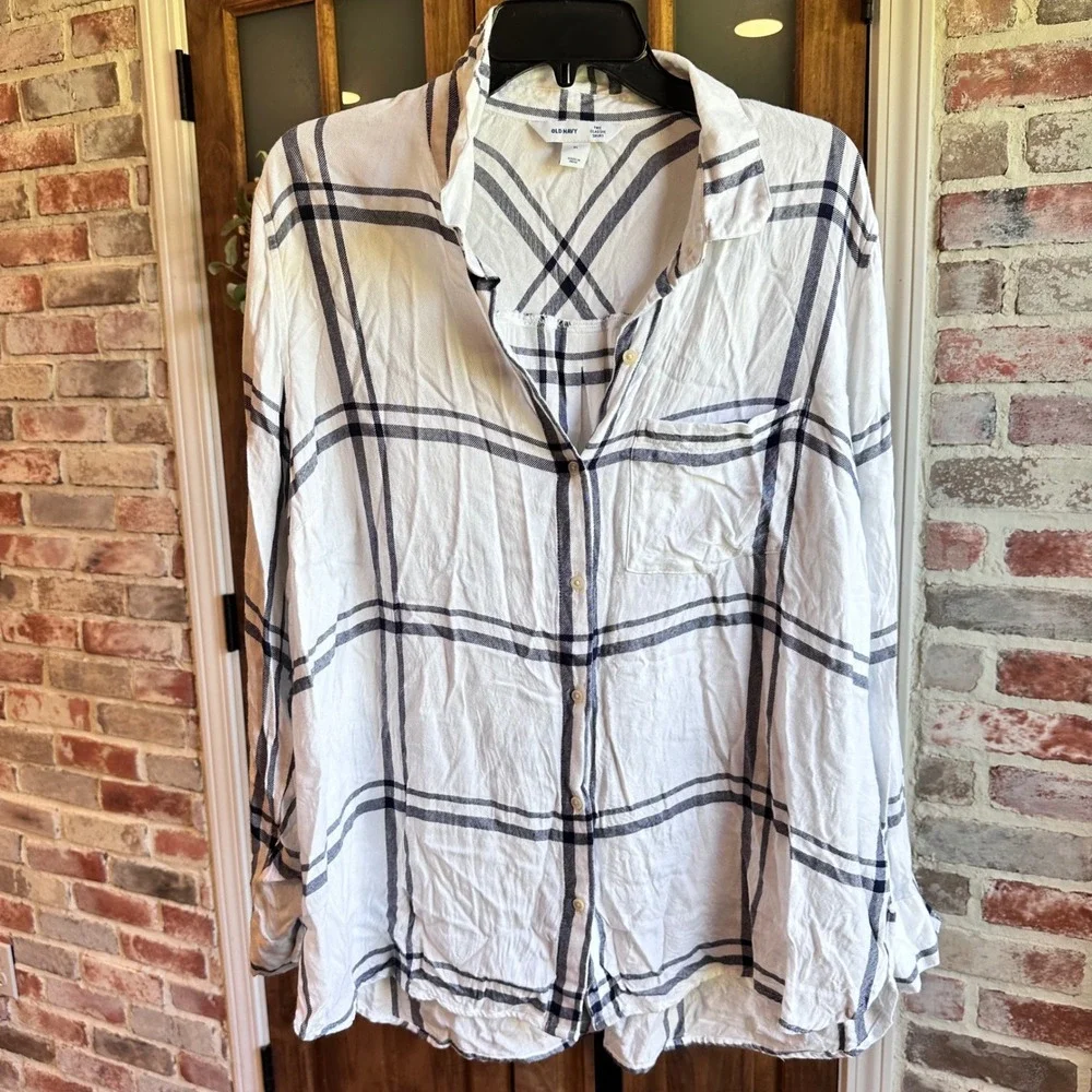 Old Navy The Classic Shirt Womens XL White Navy Plaid Rayon Button Down Long Slv